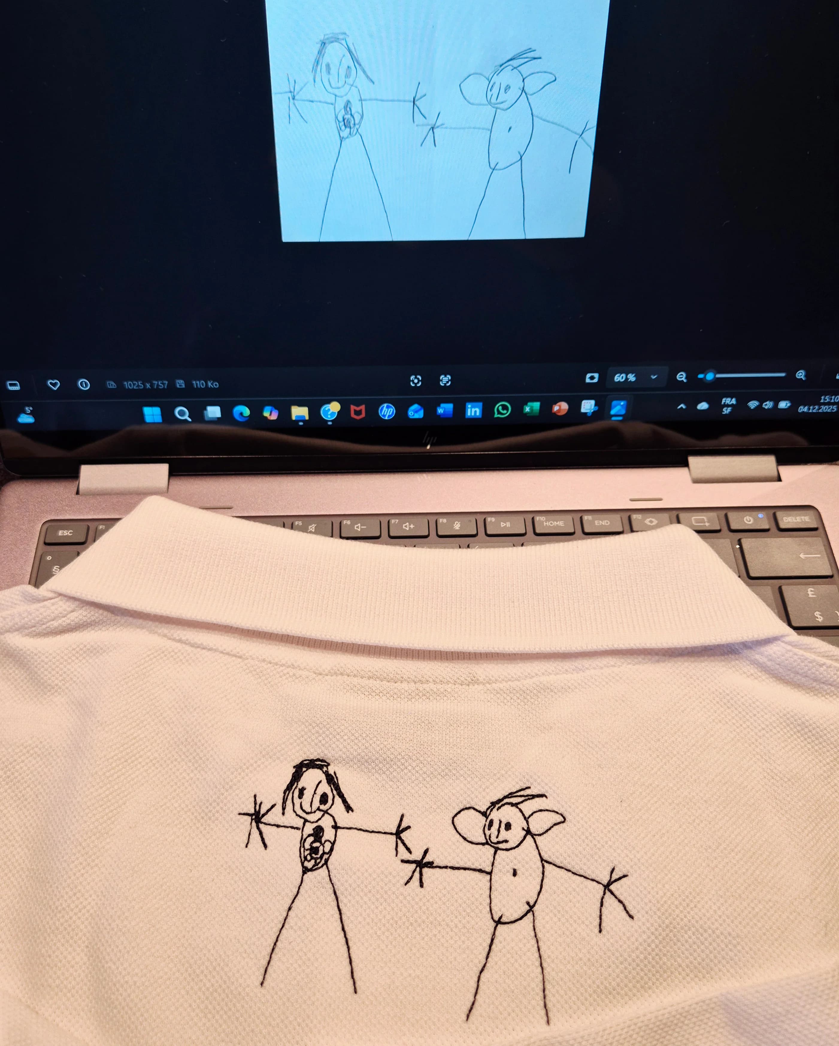 Kinderzeichnung gestickt auf Textil — einzigartige personalisierte Kreation von BrodeArt Freiburg