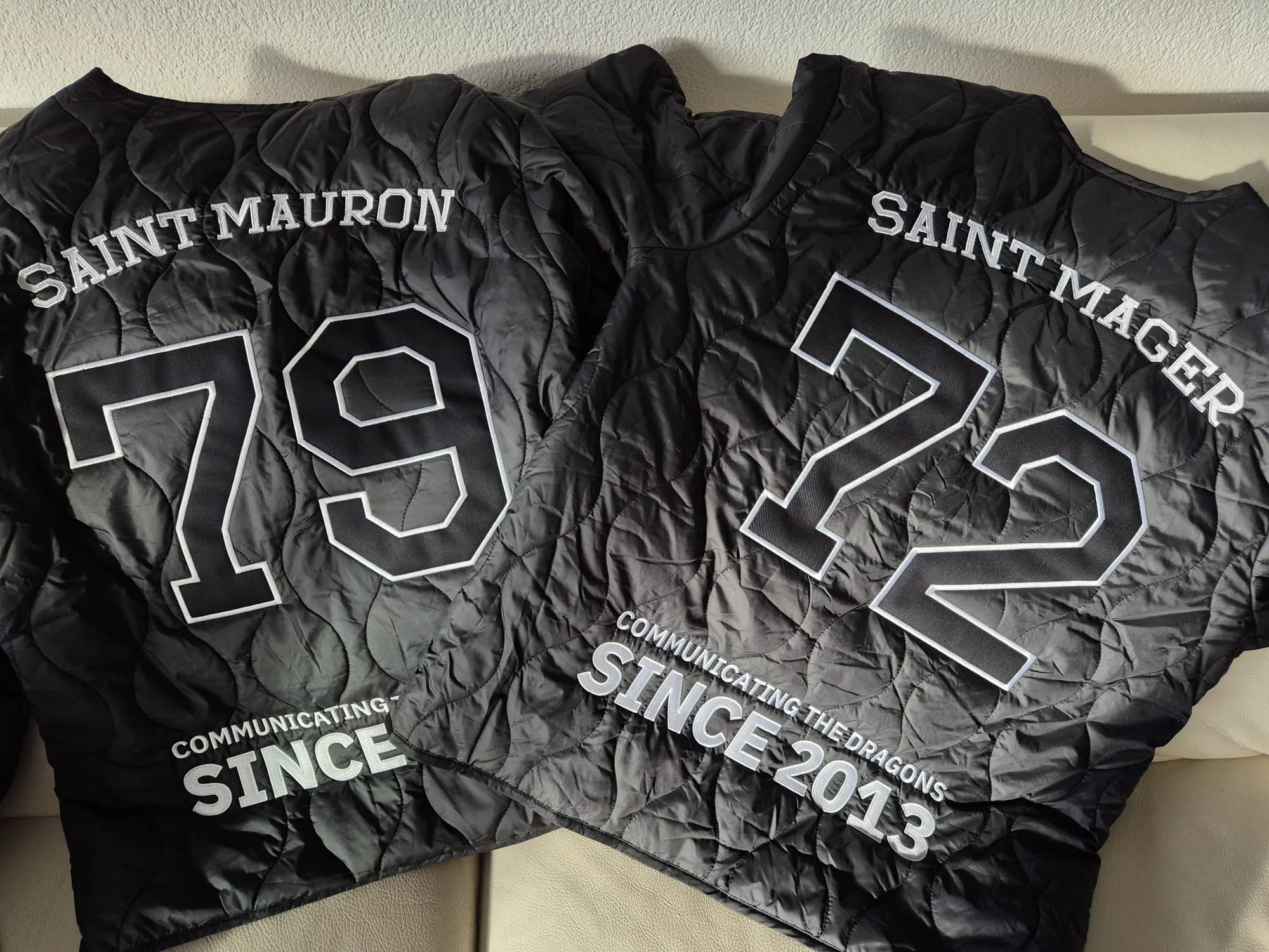 Mager Mauron Stickerei-Detail — professionelle Textil-Personalisierung von BrodeArt Schweiz