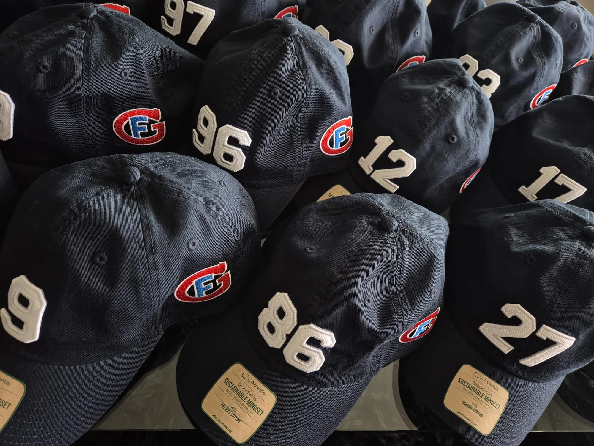 Collection complète de casquettes brodées — accessoires personnalisés BrodeArt Suisse