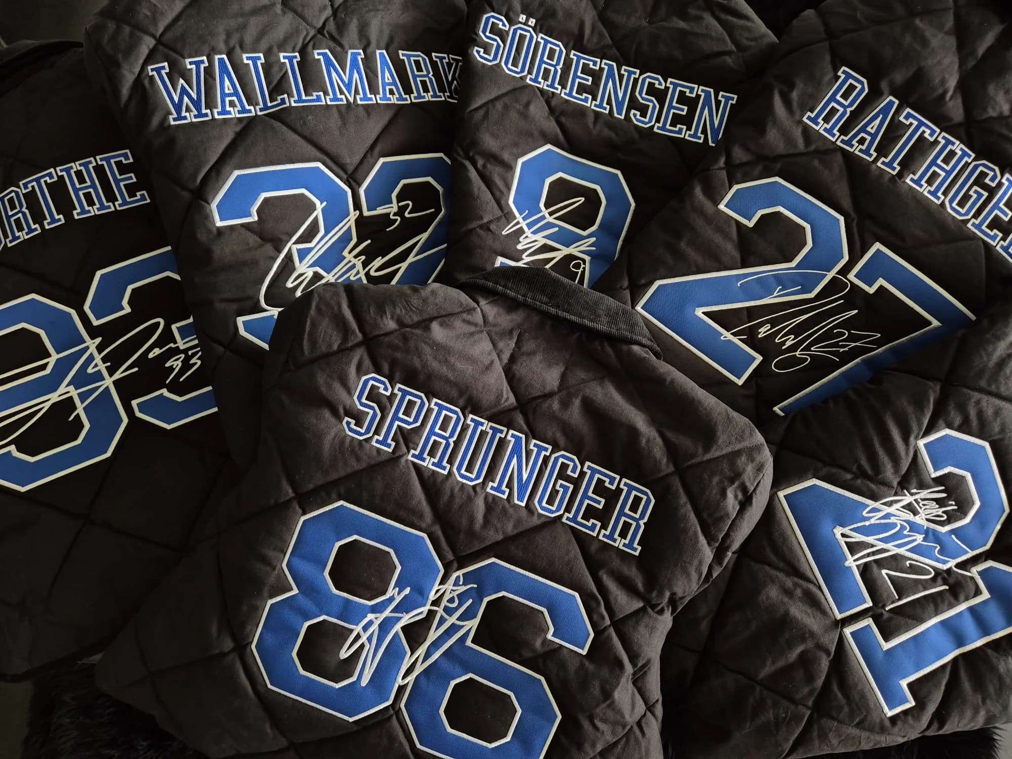 Collection de vestes brodées personnalisées — broderie professionnelle sur-mesure BrodeArt Fribourg